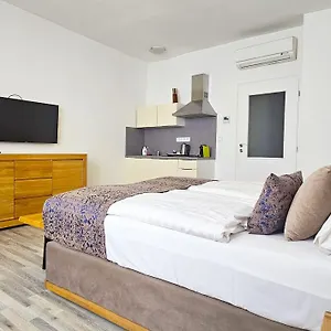 Karlova - Mostecka 10 St Depandance Apart-hotel