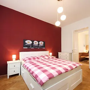 Historic Centre V Apartment